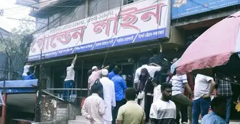 সায়েদাবাদে দ্বিতীয় দিনের মতো অবৈধ বাস কাউন্টার উচ্ছেদ চলছে