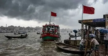 ১৩ অঞ্চলে ঝড়-বৃষ্টির সতর্কতা, নদীবন্দরে ১ নম্বর সংকেত