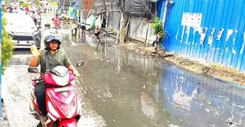 চট্টগ্রামে নিচু এলাকায় এখনো পানি পুরোপুরি নামেনি, ভোগান্তিতে নগরবাসী