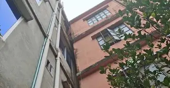 উদ্বেগ বাড়ালো হেলেপড়া ভবন