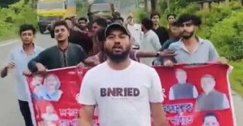 সীতাকুণ্ডে মহাসড়কে নিষিদ্ধঘোষিত ছাত্রলীগের ঝটিকা মিছিল