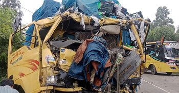 দিনাজপুরে বাস-ট্রাক সংঘর্ষে নিহত ৪