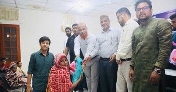 অসহায়দের মাঝে ঈদ সামগ্রী বিতরণ করলো শেকৃবির ‘আলোকিত মানুষ’