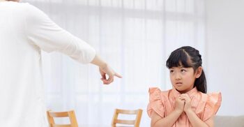 সন্তানের সামনে ভুলেও যে ৫ আচরণ করবেন না