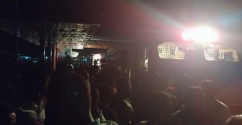 বিলম্বিত ট্রেনযাত্রা, আখাউড়ায় যাত্রীদের রেলপথ অবরোধ-বিক্ষোভ