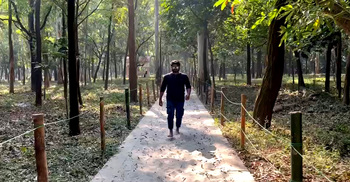 স্বাস্থ্য সচেতনদের নতুন ঠিকানা, ঢাকায় প্রথম খালি পায়ে হাঁটার পথ