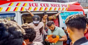 অবরোধে আটকা অ্যাম্বুলেন্স, নবজাতককে বাঁচাতে স্বজনের আহাজারি