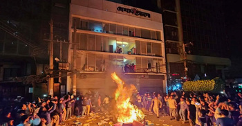 প্রথম আলো ও ডেইলি স্টারের ঘটনায় ৪ আইনে মামলা, গ্রেফতার ১৭ ডিএমপি