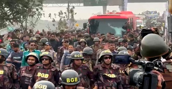 কুড়িল ফ্লাইওভার হয়ে ৩০০ ফিটের মঞ্চে যাচ্ছে তারেক রহমান গাড়ি বহর