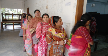 চট্টগ্রাম ৮ বোয়ালখালী আসনের কেন্দ্রগুলােতে ভোটারদের সরব উপস্থিতি