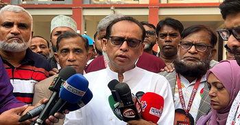 বাড্ডা হাই স্কুলে ভোট দিলেন এম এ কাইয়ুম