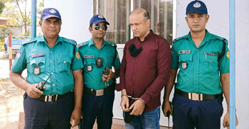 পুলিশ পরিচয়ে সিগন্যাল অমান্য, সার্জেন্টের হাতে গ্রেফতার ভুয়া এসআই