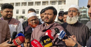 দলীয় কার্ড নিয়ে ভোটকক্ষে অবস্থান, অভিযোগ আরিফের