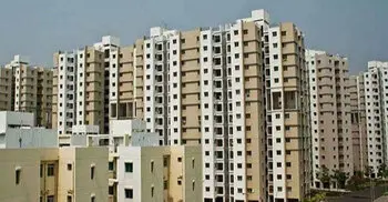 Realtors struggle, demand for old flats surge