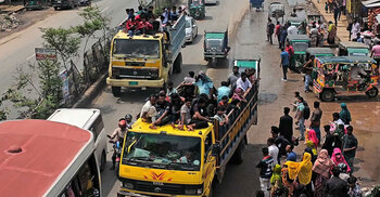 নির্বাচনের ছুটিতে গাজীপুরে ঘরমুখো মানুষের উপচে পড়া ভিড়