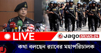 কথা বলছেন র‍্যাবের মহাপরিচালক