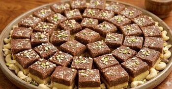 ঈদে ঝটপট তৈরি করুনডাবল লেয়ারের চকলেট বরফি