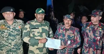 বিএসএফের ঠেলে পাঠানো মা-ছেলেকে ভারতে হস্তান্তর