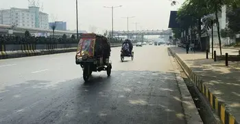 ব্যস্ত মহানগরে শান্ত রূপ, রাজপথ রিকশার দখলে