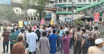 বয়স বৃদ্ধির দাবিতে প্রধানমন্ত্রীর সাক্ষাৎ চেয়ে পদযাত্রা, পুলিশের বাধা