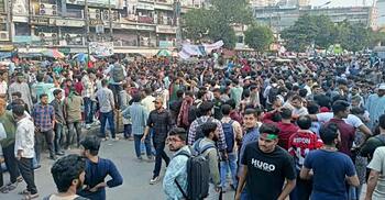ঢাকা সেন্ট্রাল ইউনিভার্সিটির অধ্যাদেশের দাবিতে সড়ক অবরোধ