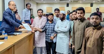 থানার ভেতর হামলার বিচার চেয়ে ঢাবি উপাচার্যকে শিবিরের স্মারকলিপি