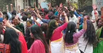 দোল পূর্ণিমার রঙে উৎসমুখর জবি ক্যাম্পাস