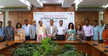 bKash provides another 39,680 books to Bishwo Shahitto Kendro