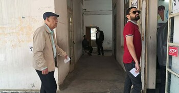 ভোট দিয়ে সন্তুষ্ট আবুল হায়াত, চান যোগ্য প্রার্থীর জয়