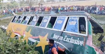 পটুয়াখালীতে যাত্রীবাহী বাস নিয়ন্ত্রণ হারিয়ে খাদে, নিহত ২