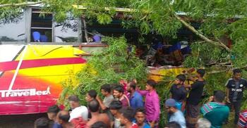 5 killed as bus, truck collide in Gopalganj