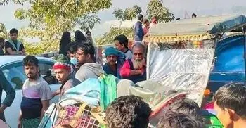 5 killed as covered van crashes into auto-rickshaw