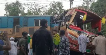 কুমিল্লায় বাস-ট্রেন সংঘর্ষে নিহত ১২