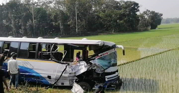 3 killed as bus, covered van collide in Cox’s Bazar