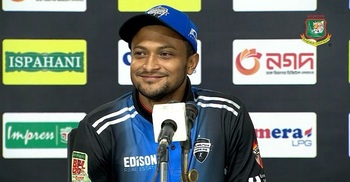 আপনাকে কে বলেছে চোখের জন্য সমস্যা হচ্ছে? উল্টো প্রশ্ন সাকিবের