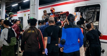 Death toll rises to 14 in Indonesia train crash