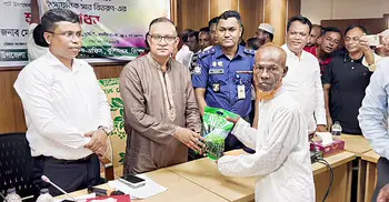 কৃষকদের প্রণোদনা কোনোভাবেই রাজনৈতিক প্রভাবের শিকার হওয়া উচিত নয়