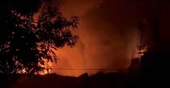 হাজারীবাগে রাবার গোডাউনে আগুন, নিয়ন্ত্রণে ফায়ার সার্ভিসের ২ ইউনিট