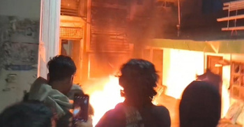 হাদির মৃত্যুতে চট্টগ্রামেও প্রতিবাদের ঝড়, নওফেলের বাড়িতে আগুন