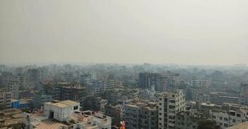 ছুটির দিনে বায়ুদূষণে শীর্ষে ঢাকা