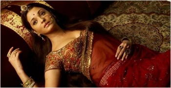 ঘনিষ্ঠ দৃশ্য করতে গিয়ে কেন চিৎকার করে ওঠেন ঐশ্বরিয়া, আজও রহস্য