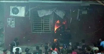 বিপুল সংখ্যক টিয়ার শেল-শটগান ফায়ার করে রক্ষা করা হয় থানা ভবন