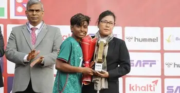 সর্বাধিক গোলদাতা ও টুর্নামেন্ট সেরা বাংলাদেশের আলপি আক্তার
