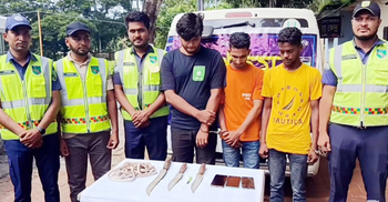 অ্যাম্বুলেন্সে ডাকাতির সরঞ্জাম, গ্রেফতার ৩