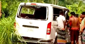 Wife among 2 killed as bus hits ambulance carrying husband's body