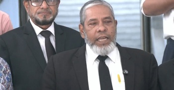 শেখ হাসিনার পক্ষে নিয়োগ পাওয়া আইনজীবী কোন আদালতে প্র্যাকটিস করেন