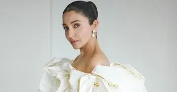 ক্যারিয়ারের শীর্ষে থেকেও কেন হারিয়ে গেলেন অনুশকা