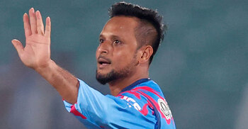 বোলিং অ্যাকশন প্রশ্নবিদ্ধ, তবুও খেলতে বাধা নেই আরাফাত সানির