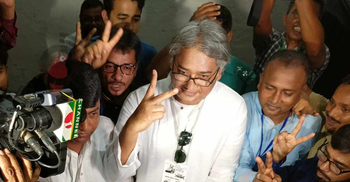 Arafat casts vote at Gulshan Model High School centre