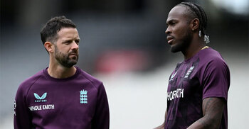 ছিটকে গেলেন আরচার, অ্যাশেজে আরও দুর্দশায় ইংল্যান্ড